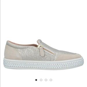 GEOX Women’s Slip on Sneaker with Zipper